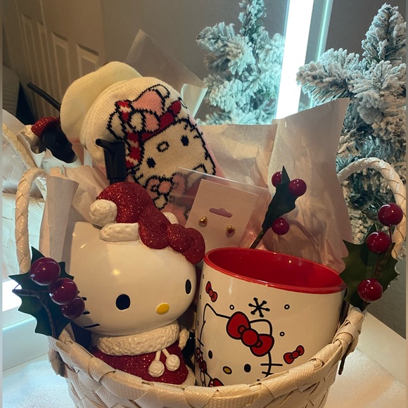Hello Kitty Burr Basket - Picture 2 of 3